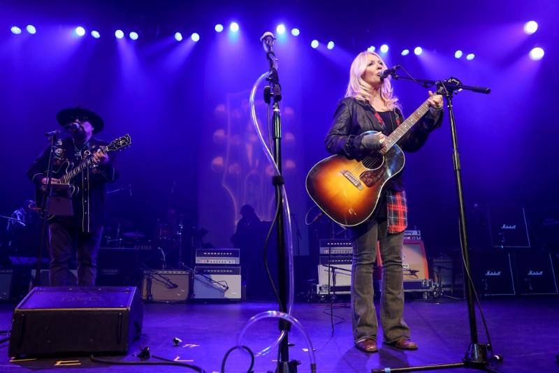 Gibson Namm Jam photo L-R: Jimmy Vivino and Nancy Wilson of Heart.